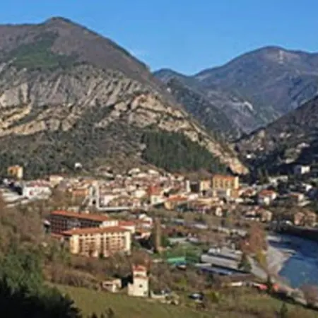 2P Au Coeur Des Montagnes Avec Piscine Chauffee Appartement Puget-Théniers Buitenkant foto